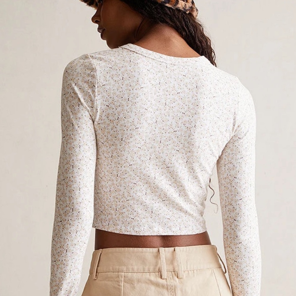 Est. PAC 1980 Fleur Long Sleeve Crop Top Size M